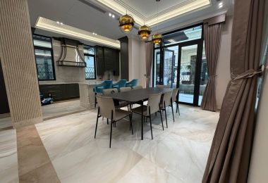 Cho thuê biệt thự Vinhomes Golen River 225m2 trái tim quận 1